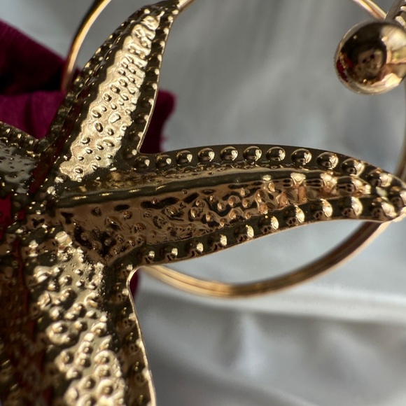 Zara Gold Starfish Bracelet Elegant Jewelry - Picture 11 of 12